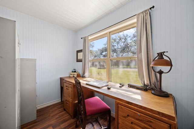 102 North Street, Columbus, TX 78934