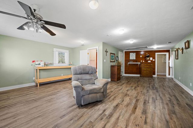 102 North Street, Columbus, TX 78934