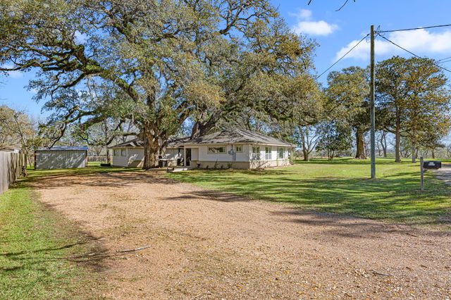 102 North Street, Columbus, TX 78934