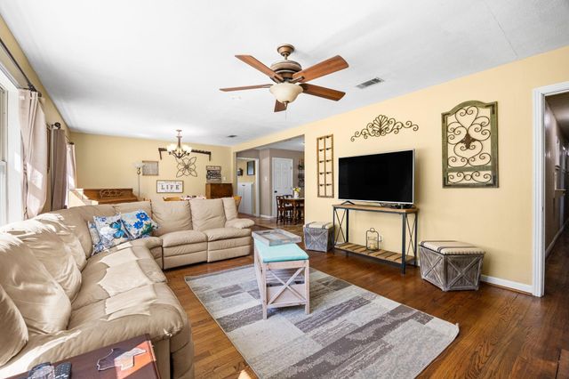 102 North Street, Columbus, TX 78934