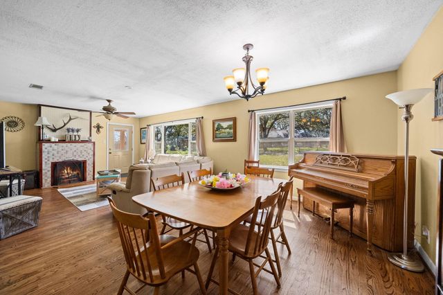 102 North Street, Columbus, TX 78934