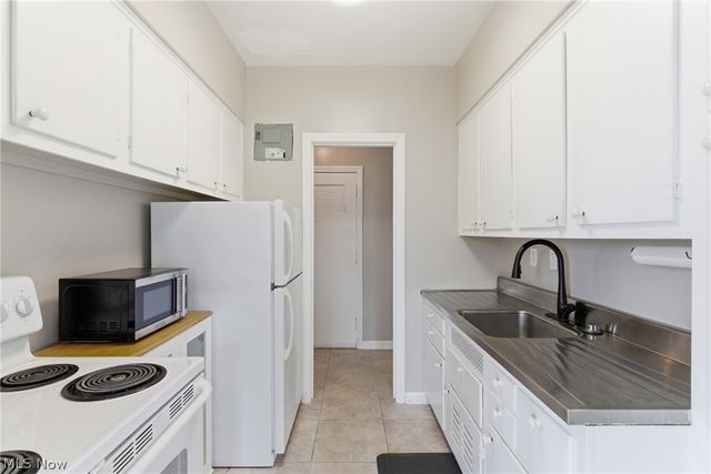 15820 Van Aken Boulevard, Shaker Heights, OH 44120