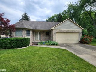 837 Hidden Terrace Lane, Waterford, MI 48327