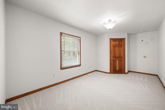 37844 NICEWARNER LN, Lovettsville, VA 20180