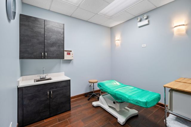 340 W Evergreen Avenue, Chicago, IL 60610