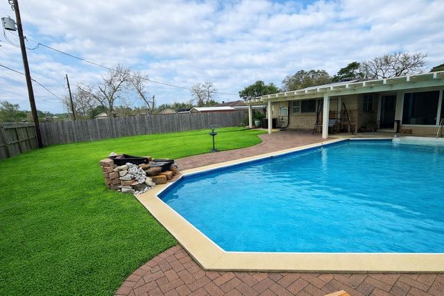 614 Sunset Lane, La Marque, TX 77568