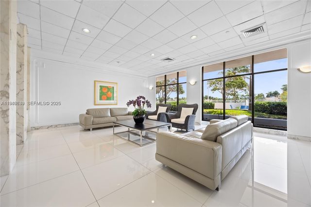 5700 Collins Ave 15F, Miami Beach, FL 33140