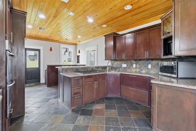 401 Pine St Street, Lake Charles, LA 70601