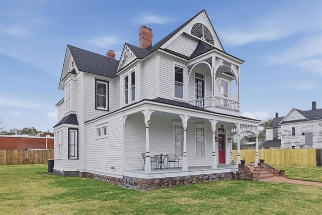 401 Pine St Street, Lake Charles, LA 70601