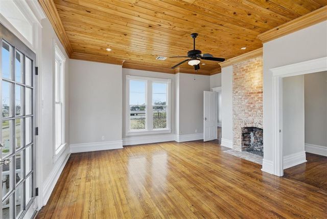 401 Pine St Street, Lake Charles, LA 70601