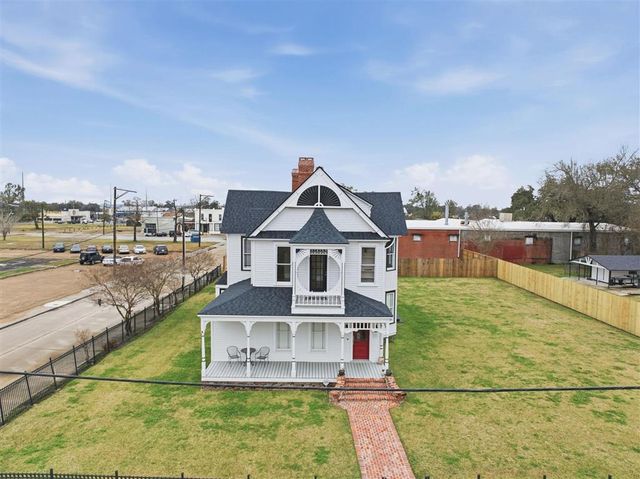 401 Pine St Street, Lake Charles, LA 70601