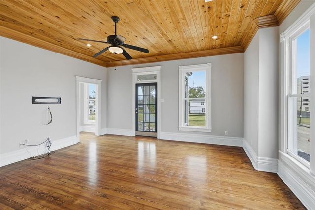 401 Pine St Street, Lake Charles, LA 70601