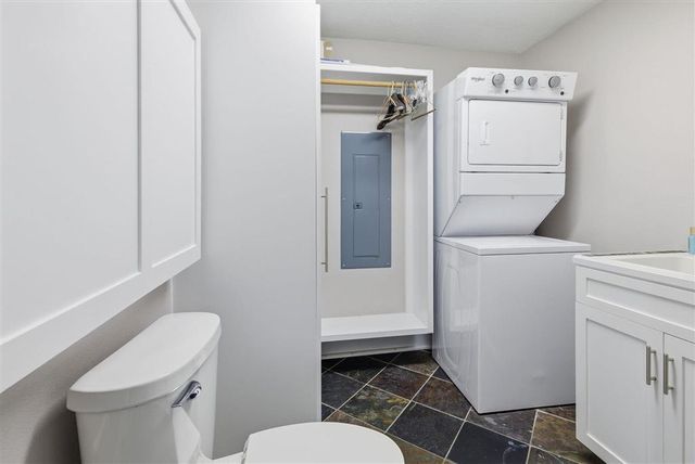 401 Pine St Street, Lake Charles, LA 70601