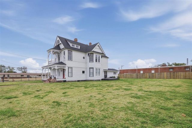 401 Pine St Street, Lake Charles, LA 70601