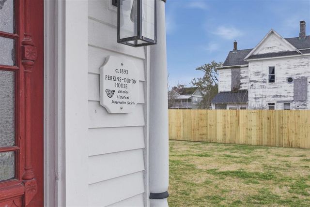 401 Pine St Street, Lake Charles, LA 70601