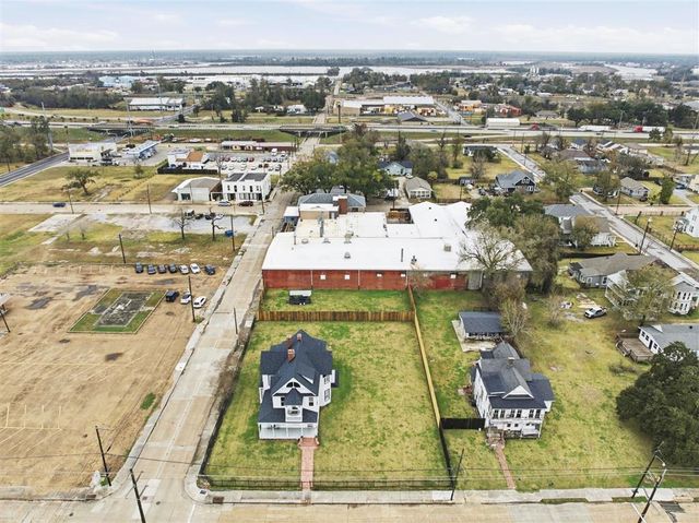 401 Pine St Street, Lake Charles, LA 70601