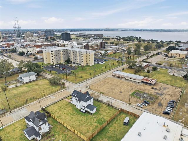 401 Pine St Street, Lake Charles, LA 70601