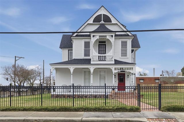 401 Pine St Street, Lake Charles, LA 70601