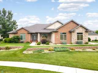 2009 Rose Creek Boulevard S, Fargo, ND 58104