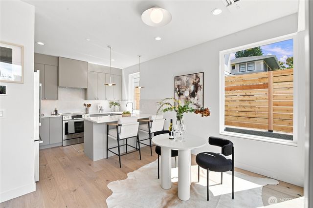 2648 41st Avenue SW, Seattle, WA 98116