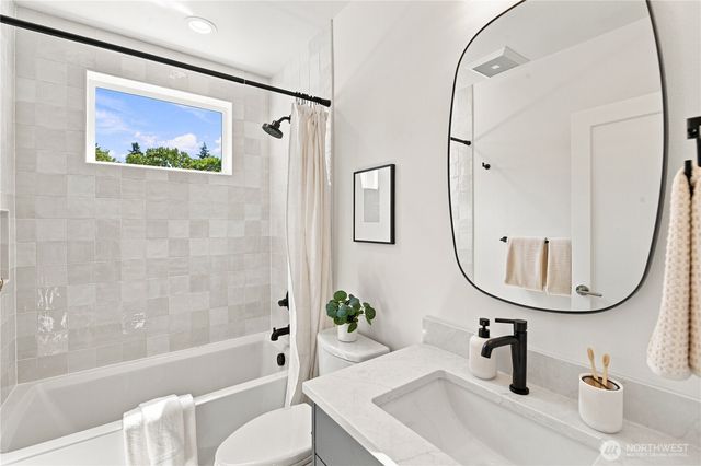 2648 41st Avenue SW, Seattle, WA 98116