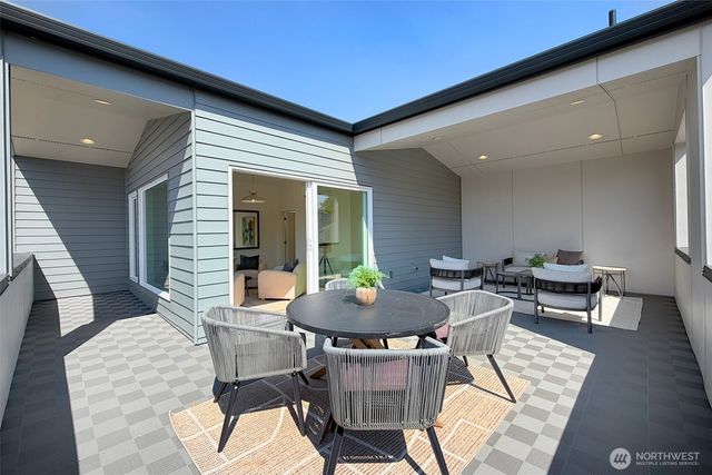 2648 41st Avenue SW, Seattle, WA 98116
