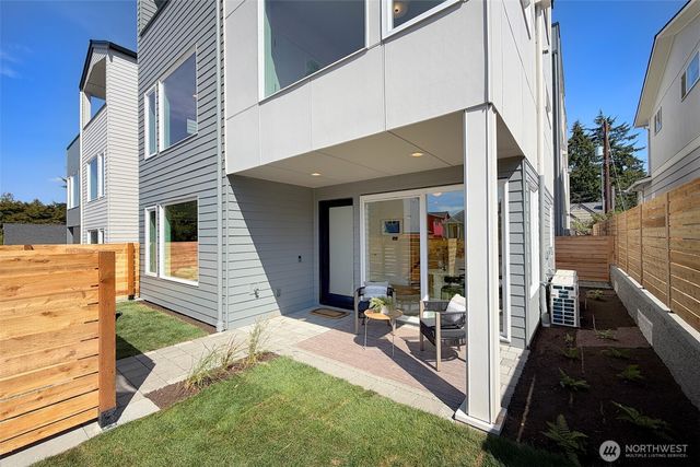 2648 41st Avenue SW, Seattle, WA 98116