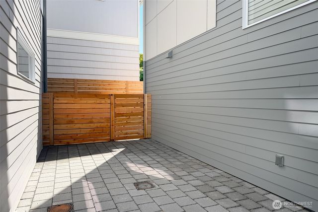 2648 41st Avenue SW, Seattle, WA 98116