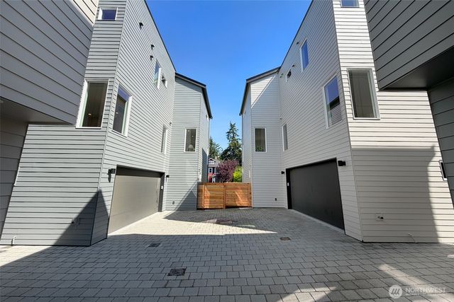 2648 41st Avenue SW, Seattle, WA 98116