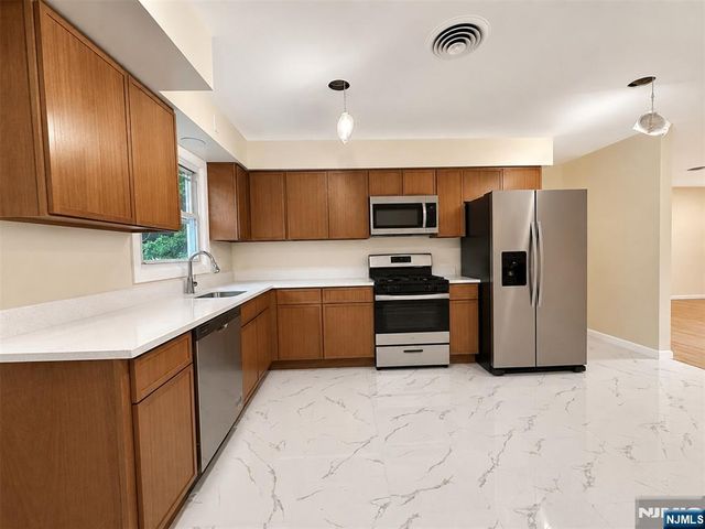 28 Carr Street 2, Pompton Lakes, NJ 07442