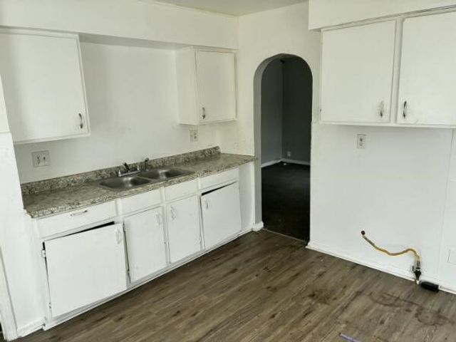 20403 Manor Street, Detroit, MI 48221