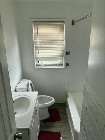 20403 Manor Street, Detroit, MI 48221