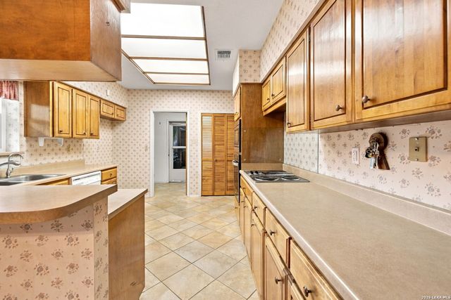 15202 WAYSIDE OAKS ST, San Antonio, TX 78232