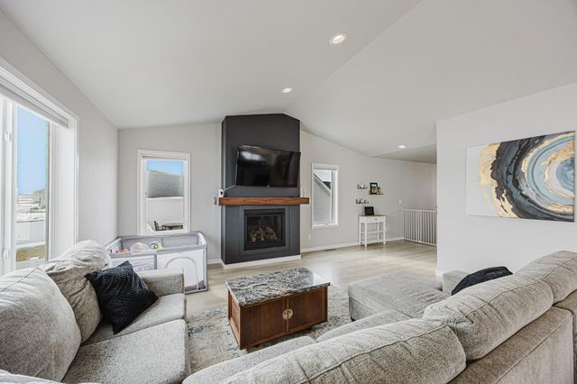 7316 30th Street S, Fargo, ND 58104