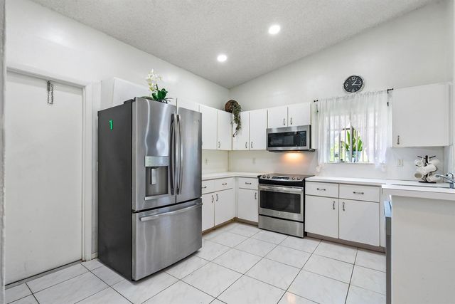 8521 Leeway Lane, Boynton Beach, FL 33436