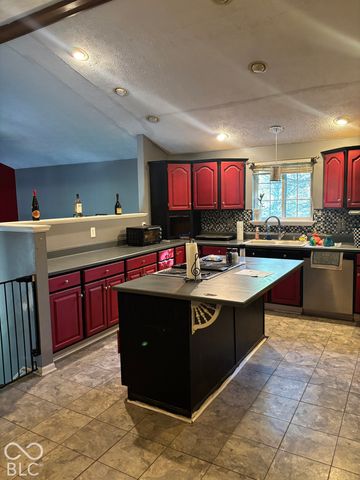 6618 Stearns Hill Court, Indianapolis, IN 46237