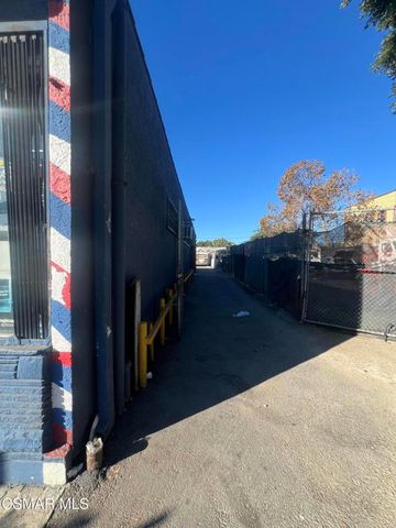 4071 Main Street, Los Angeles, CA 90037