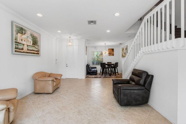 7533 Topiary Avenue, Boynton Beach, FL 33437