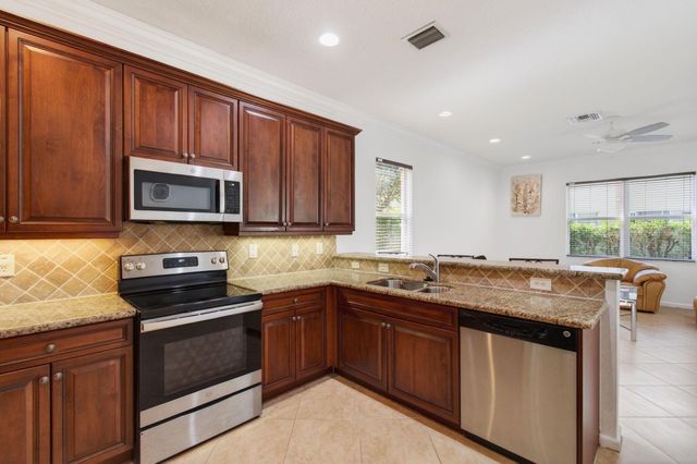 7533 Topiary Avenue, Boynton Beach, FL 33437