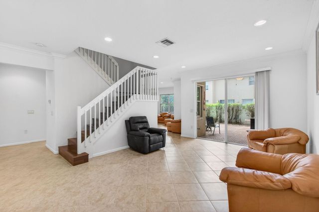 7533 Topiary Avenue, Boynton Beach, FL 33437