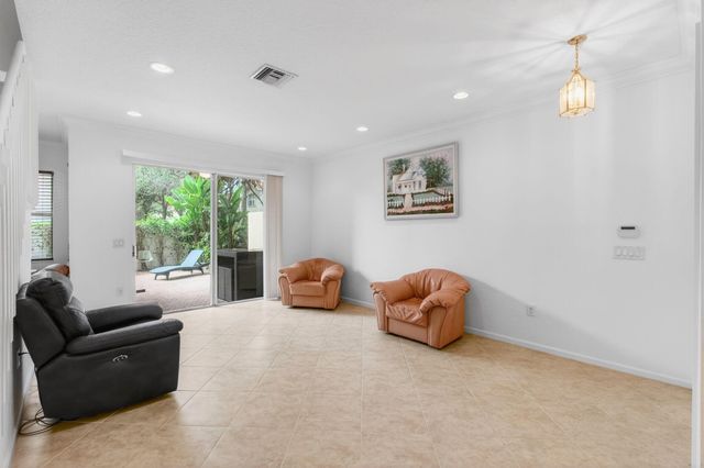 7533 Topiary Avenue, Boynton Beach, FL 33437
