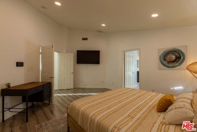 18404 Arminta Street, Reseda (los Angeles), CA 91335