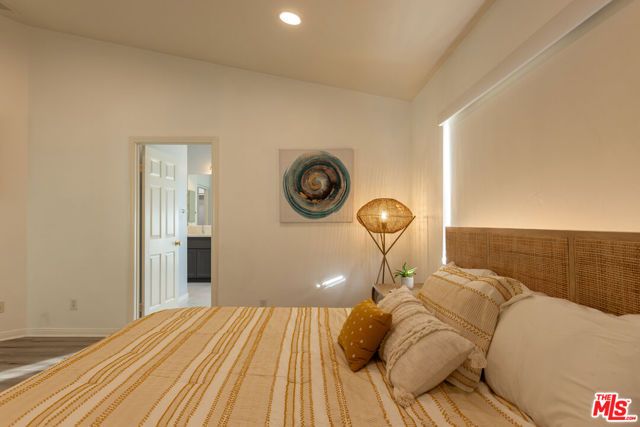 18404 Arminta Street, Reseda (los Angeles), CA 91335