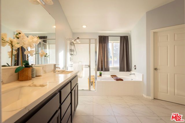 18404 Arminta Street, Reseda (los Angeles), CA 91335