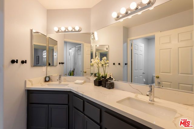 18404 Arminta Street, Reseda (los Angeles), CA 91335