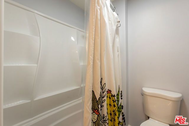 18404 Arminta Street, Reseda (los Angeles), CA 91335