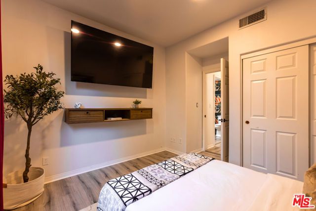 18404 Arminta Street, Reseda (los Angeles), CA 91335