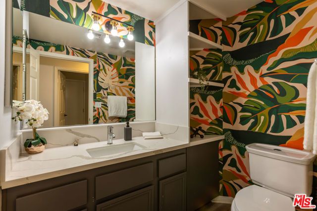 18404 Arminta Street, Reseda (los Angeles), CA 91335