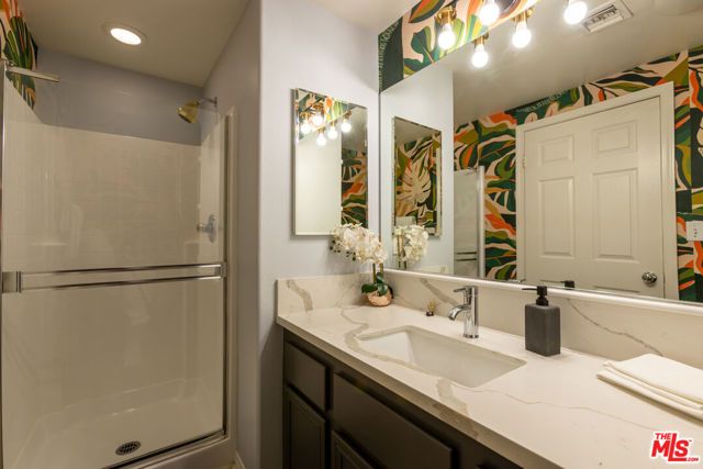 18404 Arminta Street, Reseda (los Angeles), CA 91335