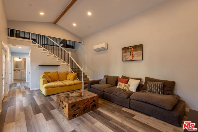 18404 Arminta Street, Reseda (los Angeles), CA 91335